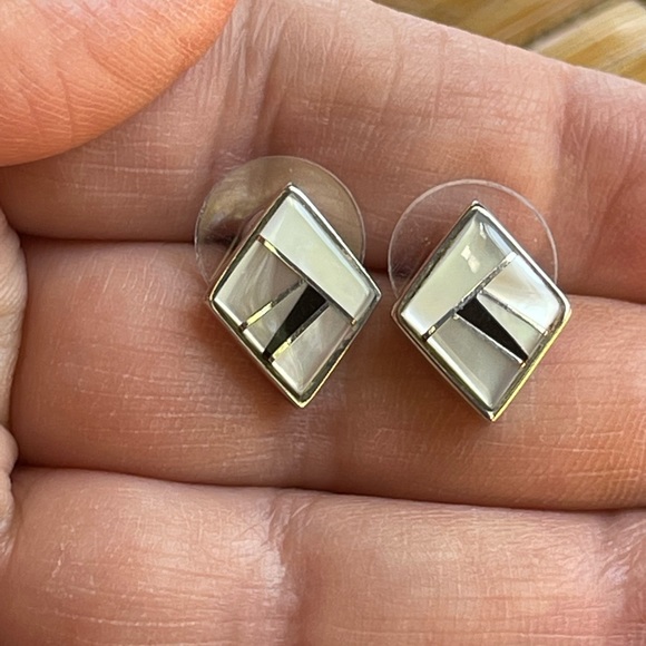 Mother of pearl & onyx earrings in sterling silver - Picture 2 of 7